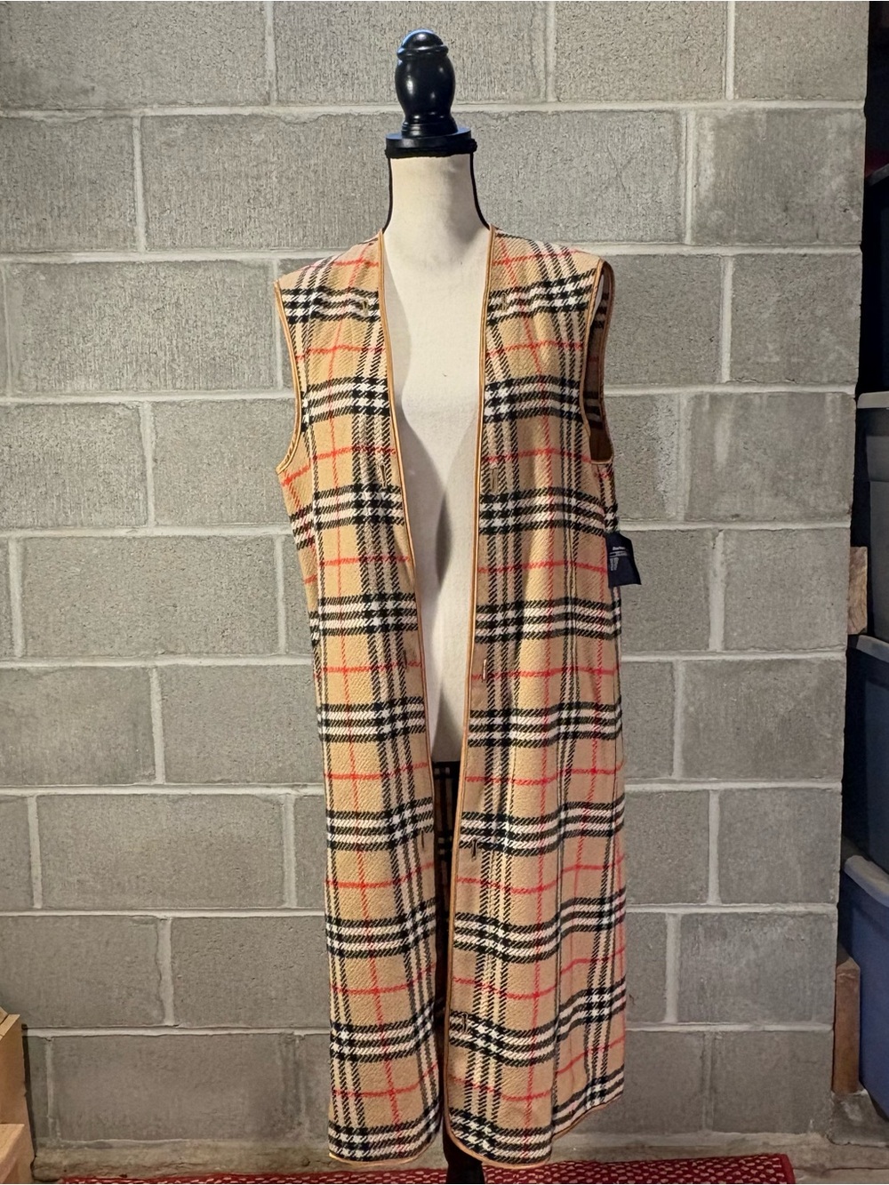 Burberry trench coat. - Picture 7 of 15